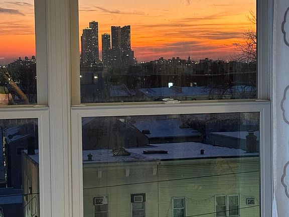 4th image of 413-415 9th St APT 504