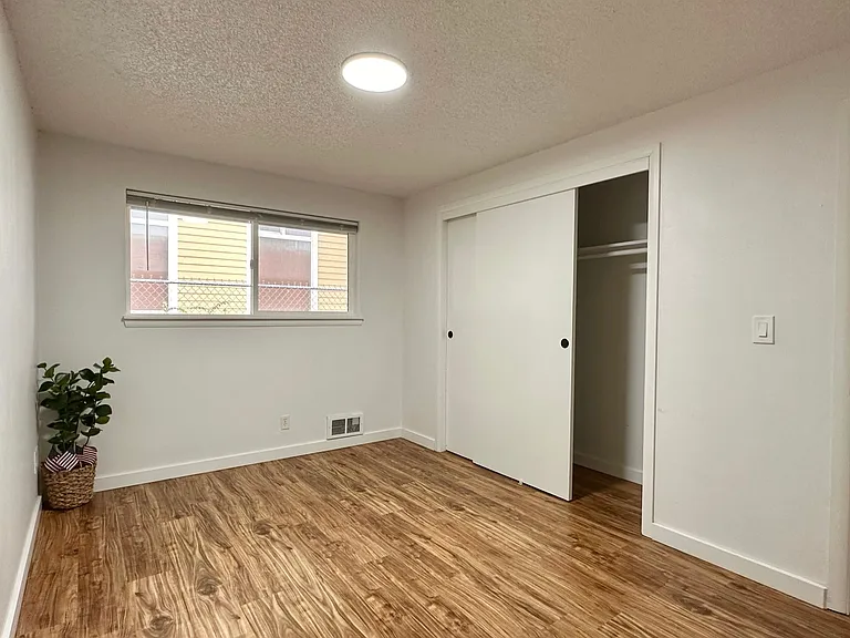 Parkview Apartments — Photo 8