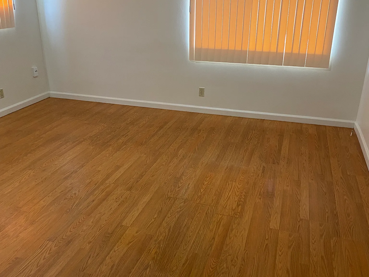 6 bed, $900 — Photo 1
