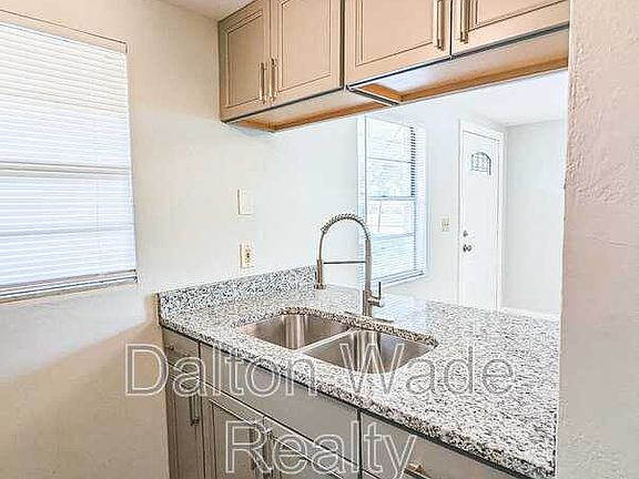 4th image of 6123 Montana Ave