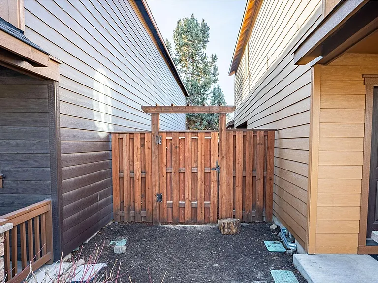 20487 Brentwood Ave — Photo 36