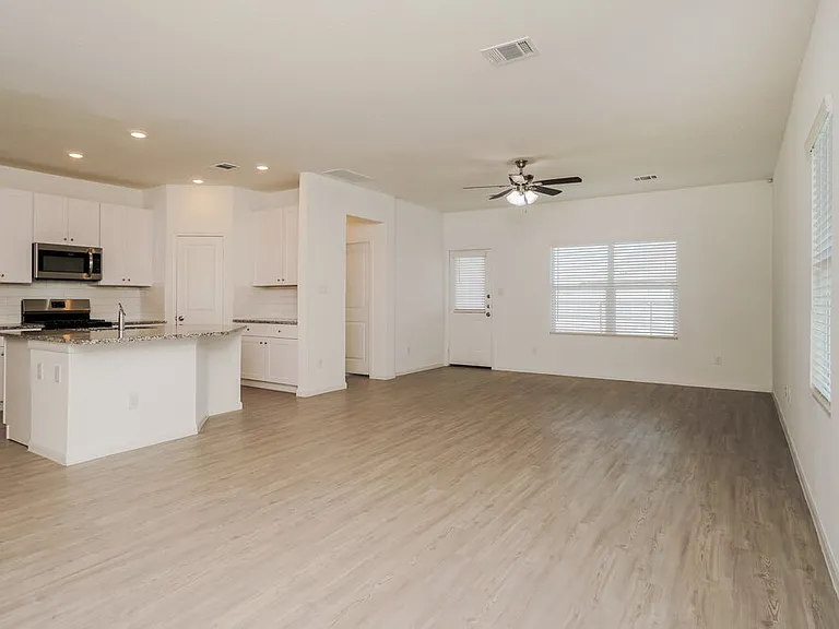 1217 White Willow — Photo 6