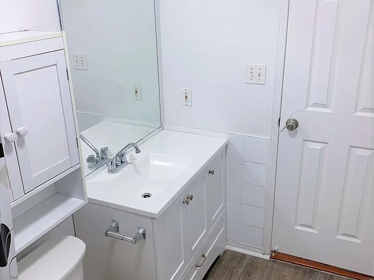 414 Jarvis St — Photo 10