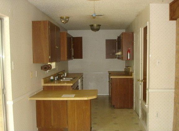 2nd image of 906 Corey Dr