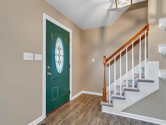 4th image of 820 Harmon Cir