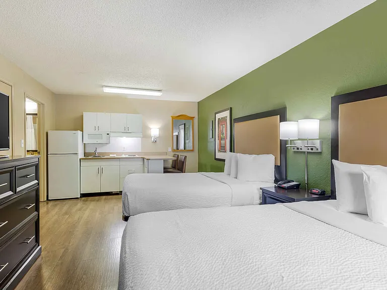 Studio Suite - 2 Full Beds