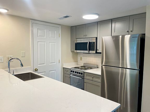 5th image of 50 Holtsinger Ave #C
