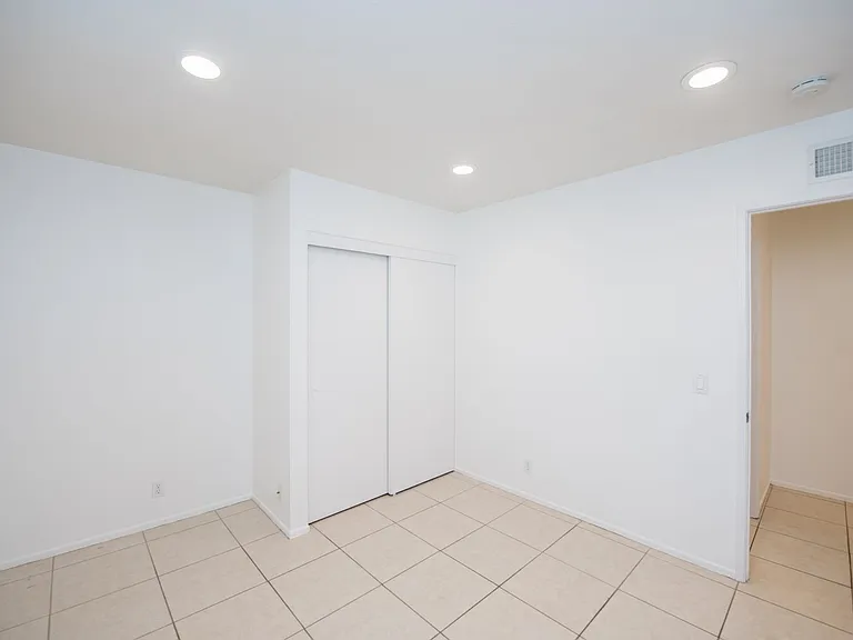 4395 Avenida De Las Flores — Photo 20