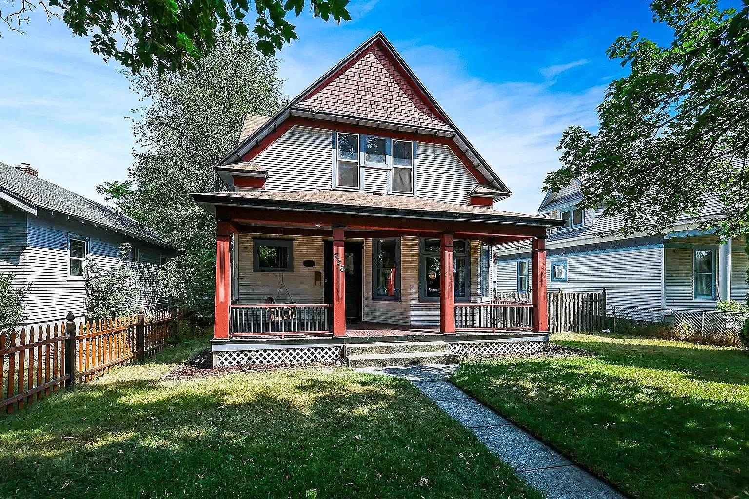 3 bed, 1.5 bath, 2025 sqft, $2,400 — Photo 1