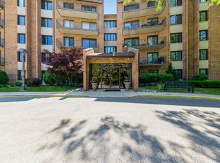 601 Lake Hinsdale Dr APT 103, Willowbrook, IL 60527