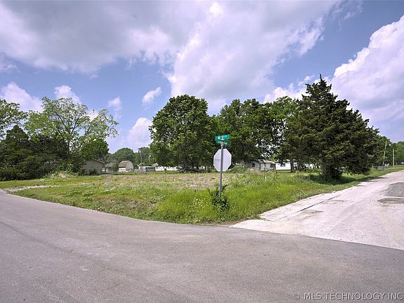 4th image of 809 NE 5th St