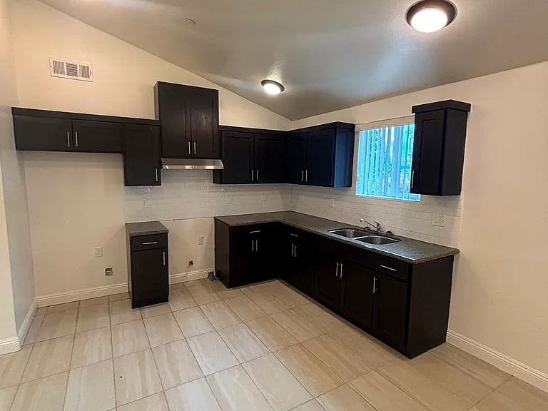 3428 S Norton Ave — Photo 8