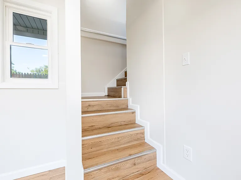 225 Bentz Ave — Photo 24