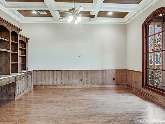 5th image of 11931 Longfellow Cir