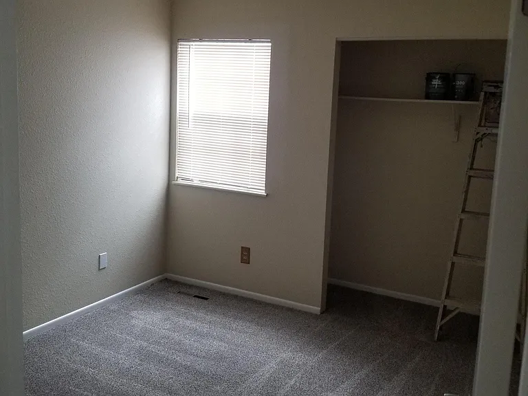 800 Tracey Pkwy — Photo 3