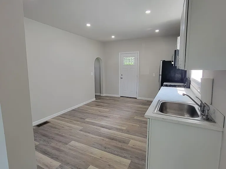 413 Lyndal St — Photo 7