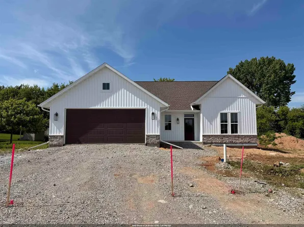 W6838 Goldfinch Dr, Greenville, WI 54942