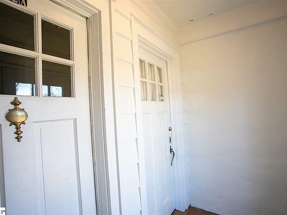 2nd image of 22 E Tallulah Dr