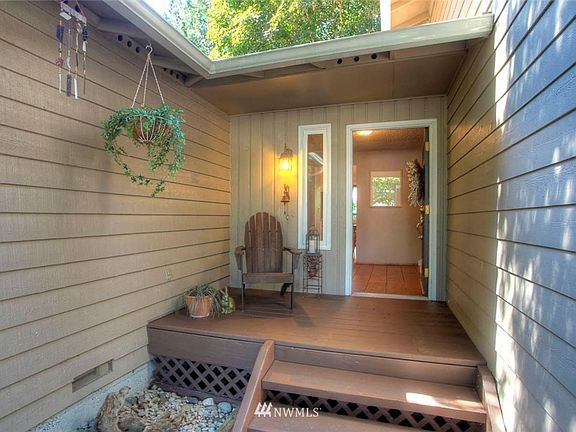 2nd image of 10509 NE 120th Pl