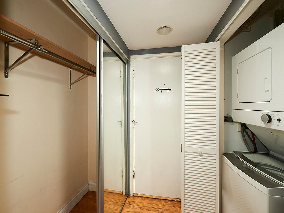 1st image of 2400 W Balmoral Ave APT 3B