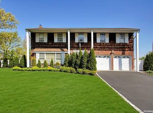 31 Abbot Rd, Smithtown, NY 11787