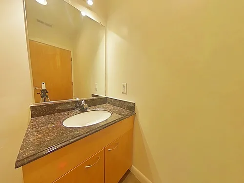 1011 W Marshall St #125 Photo 1