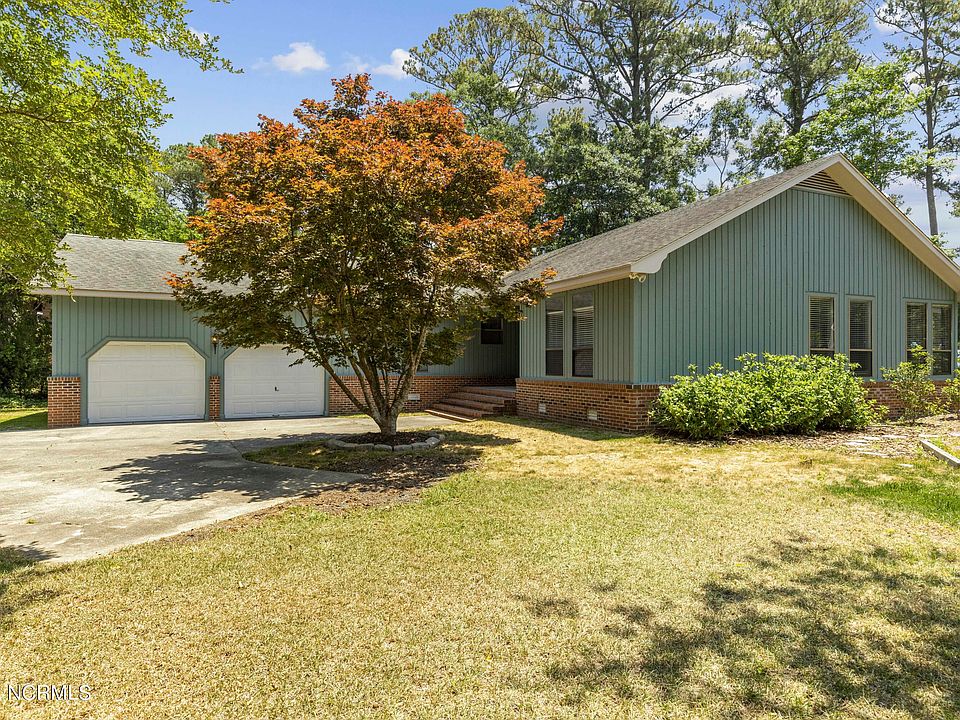 1st image of 114 Fairway Drive E