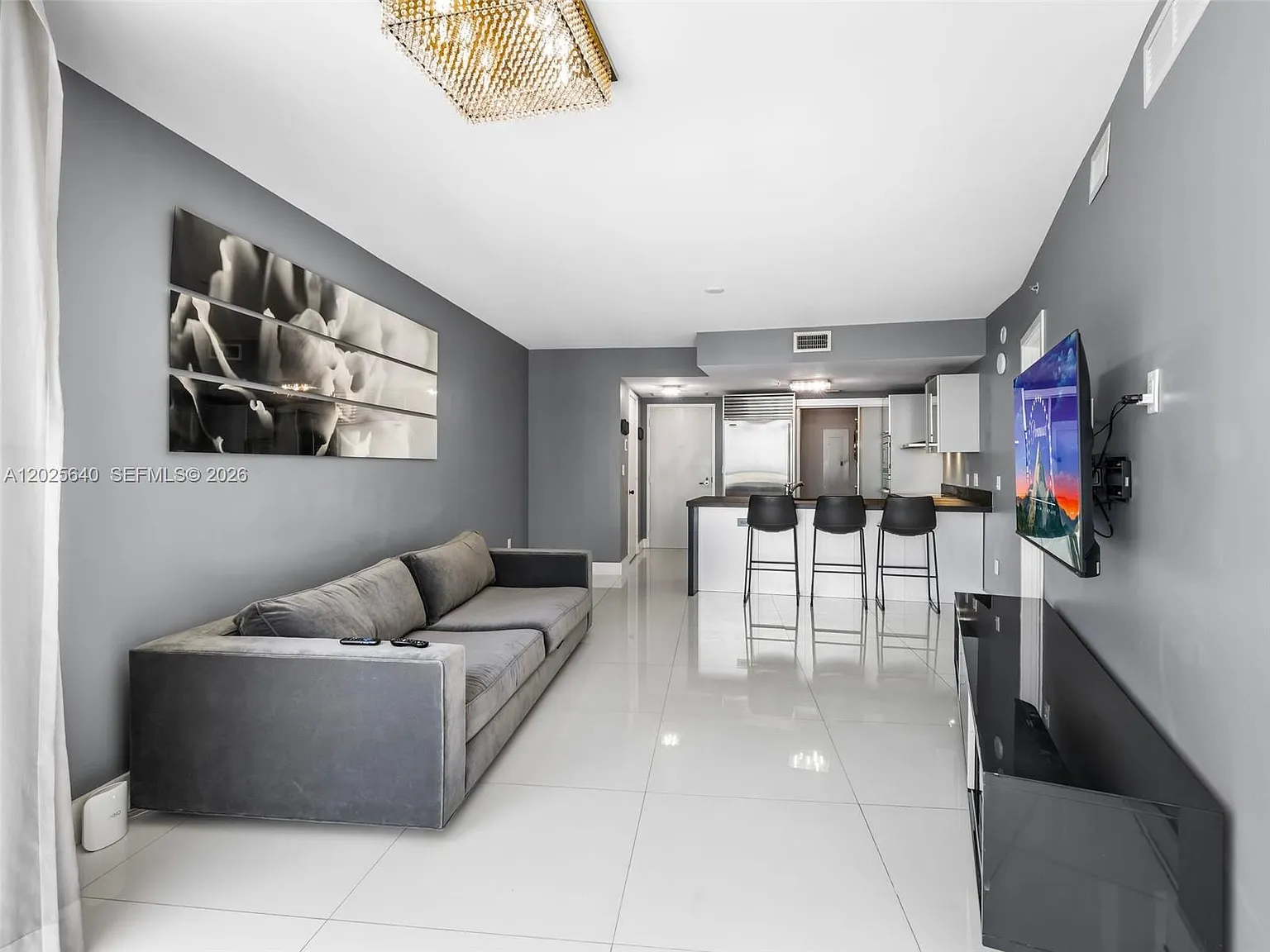 Trump Royale Condo — Photo 2