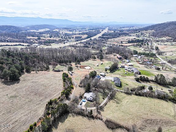 3rd image of 119 McCartt Loop