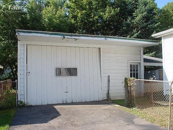 5th image of 2200 E Whittemore Ave