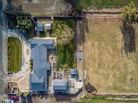 3rd image of 18393 Paradise Rd