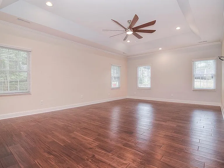 301 W Kingston Ave — Photo 17
