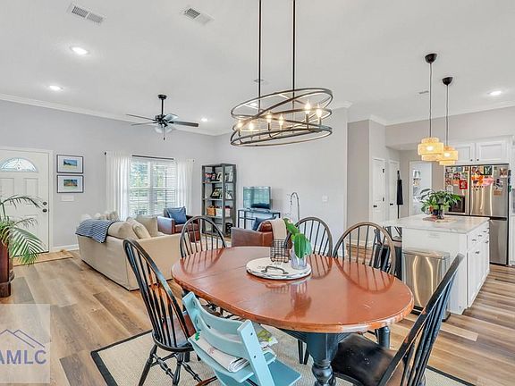 5th image of 433 Heritage Cir