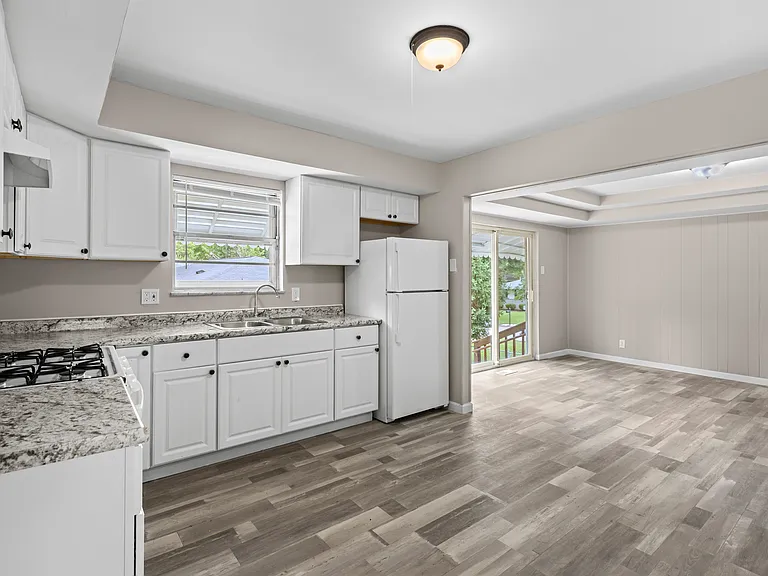 901 Cadora Dr — Photo 11