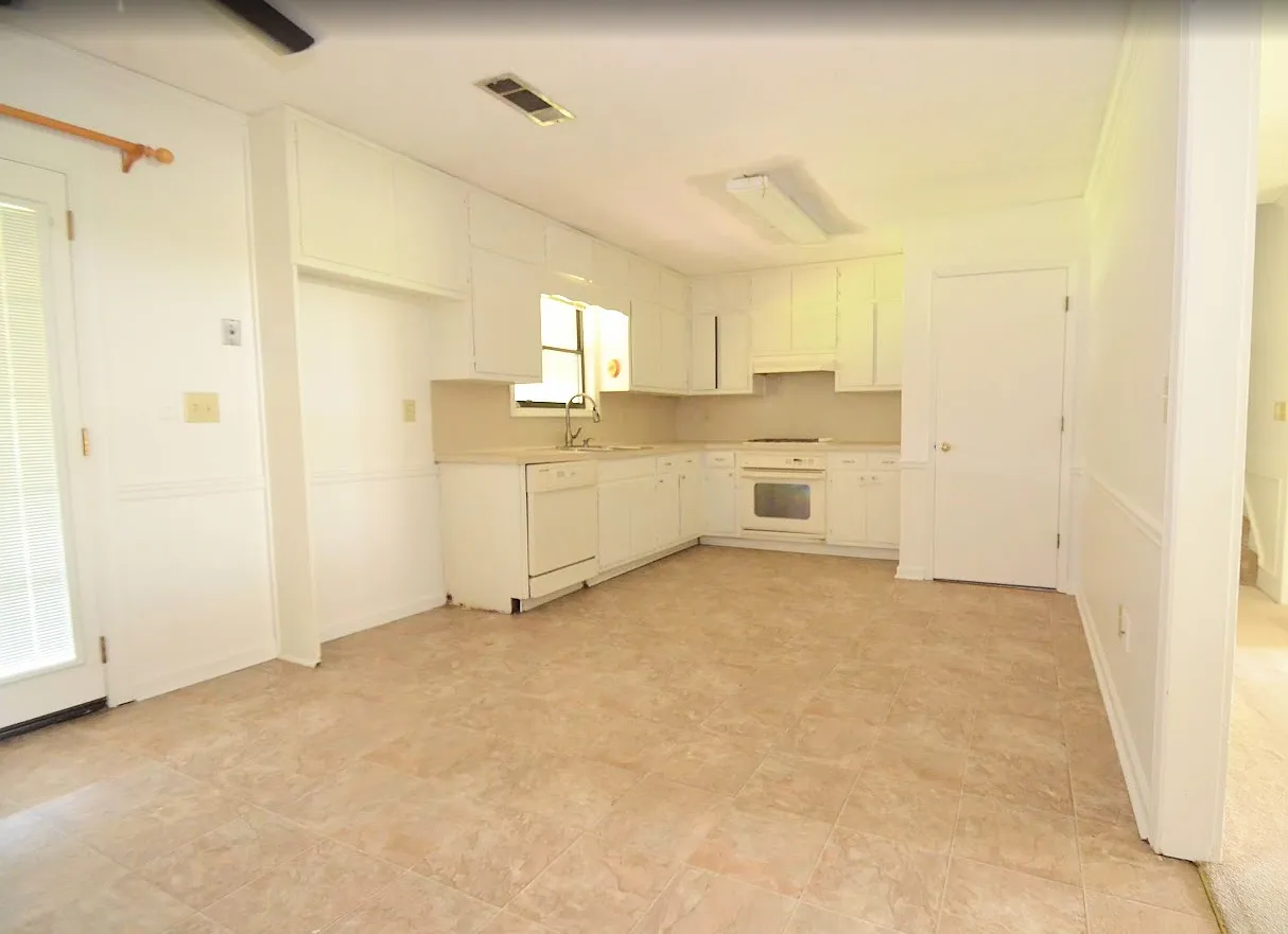 3 bed, 2658 sqft, $2,000 — Photo 4