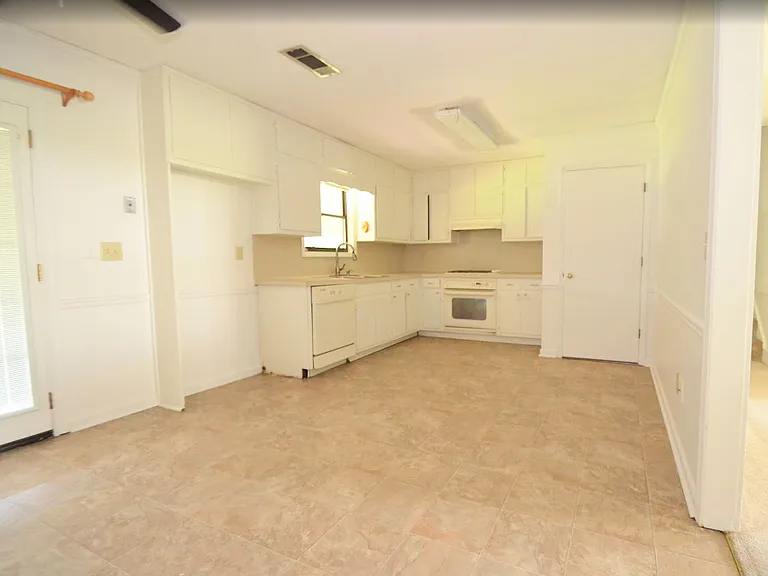 1495 Haynes Ct — Photo 4