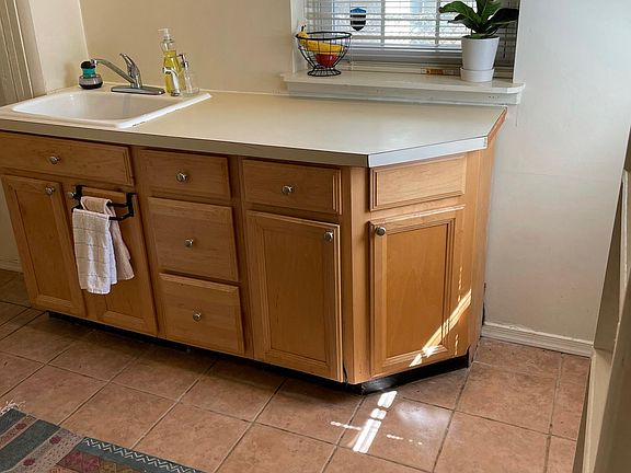 5th image of 1632 Mount Vernon St APT 1