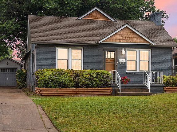 4th image of 1216 S Knoxville Ave