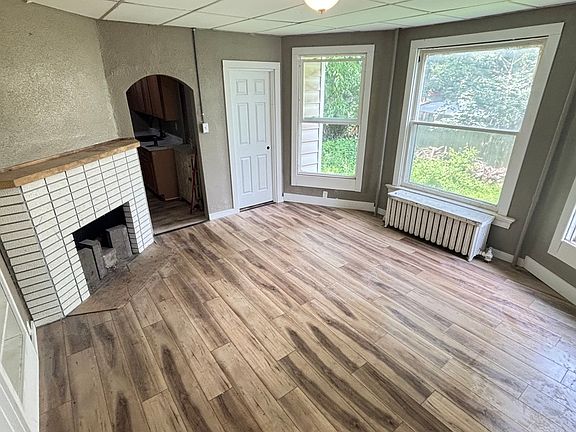 Family Room - Remodeled - New Flooring - Paint etc.