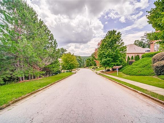 3rd image of 4887 Basingstoke Dr Lot 330
