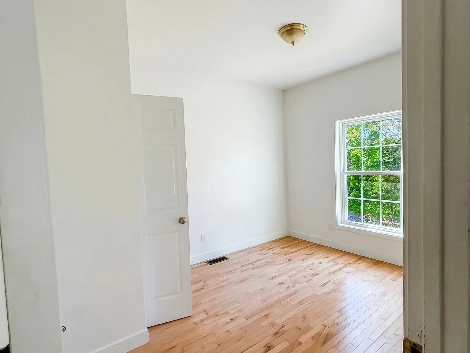 3 bed, $2,400 — Photo 3