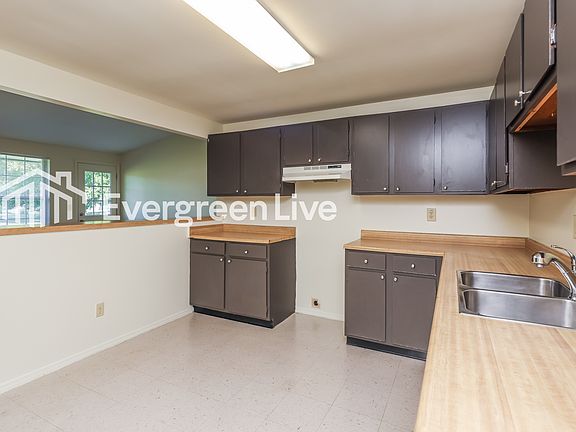 4th image of 8547 Schoolgate Dr
