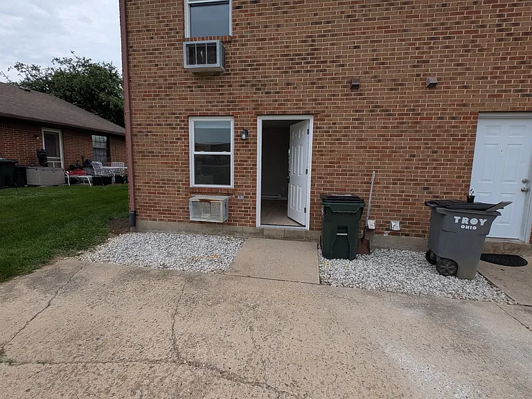 1550 Hawk Cir — Photo 17