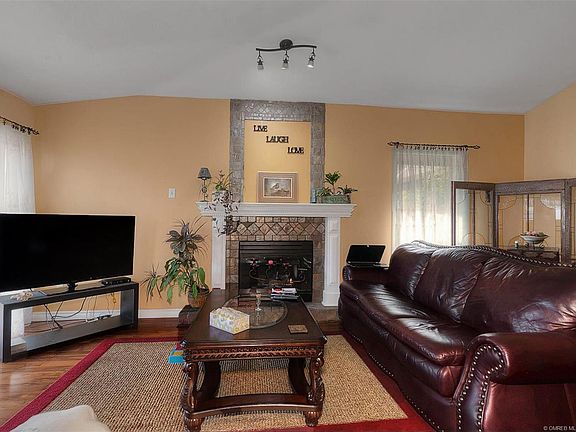 2nd image of 1873 Parkview Cres #15