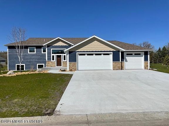 4th image of 770 Lake Forest Cir