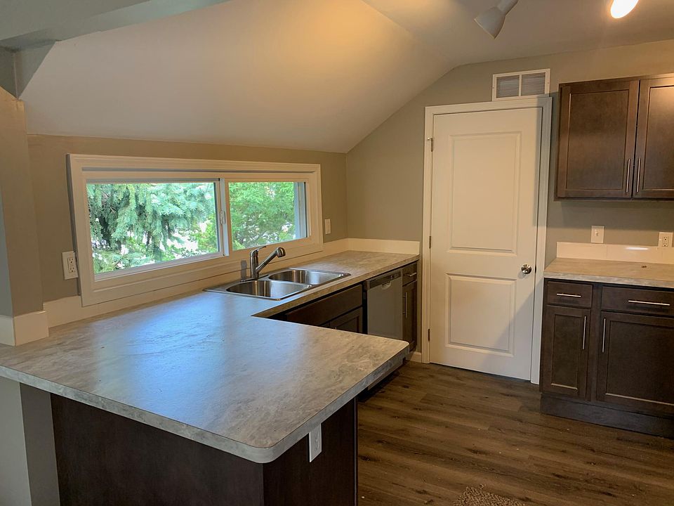 New Kitchen with breakfast bar