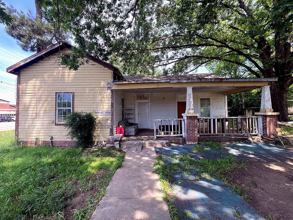 1st image of 218 W Ash St
