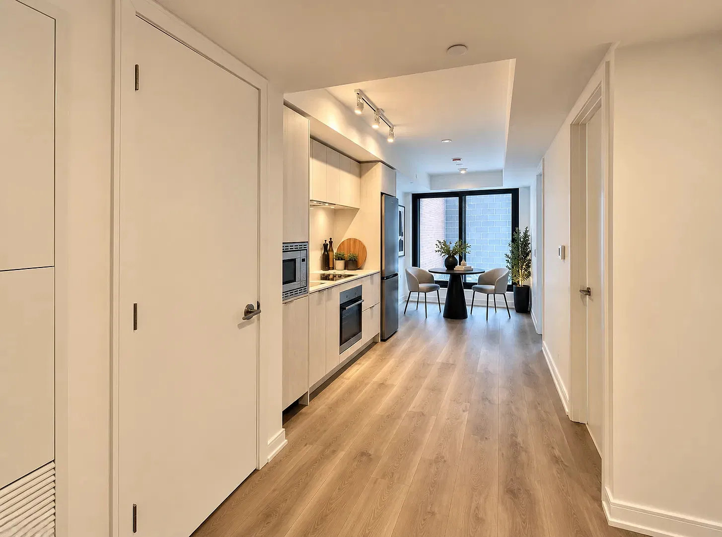 1 bed, 699 sqft, $1,800 — Photo 3