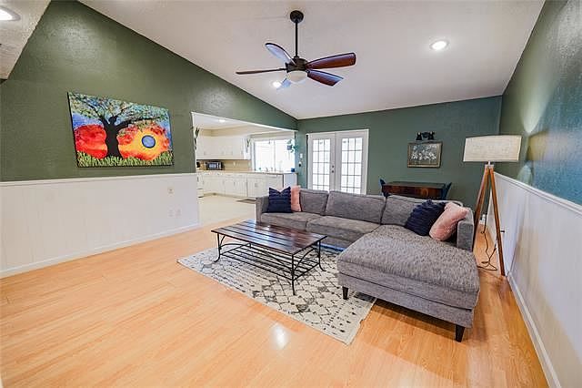 1st image of 538 Grinnell Dr