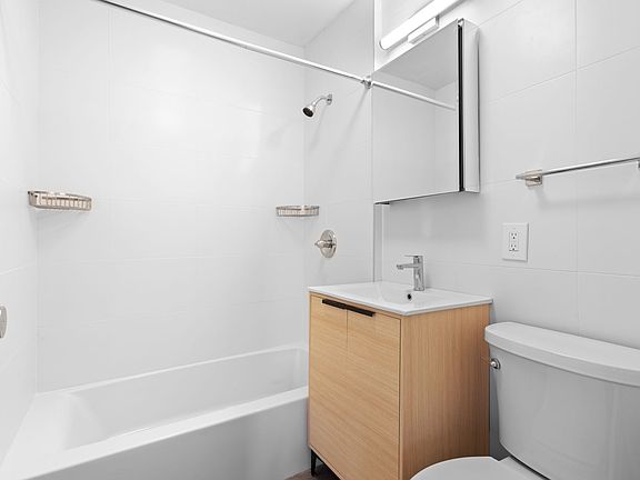 3rd image of 833 Whalley Ave APT 4